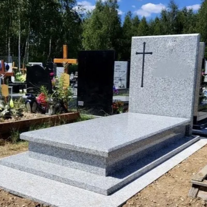 Памʼятник у європейському стилі