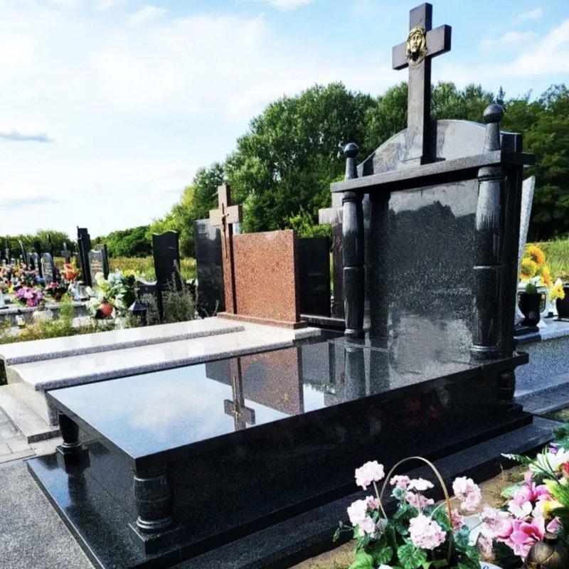 Памʼятник у європейському стилі