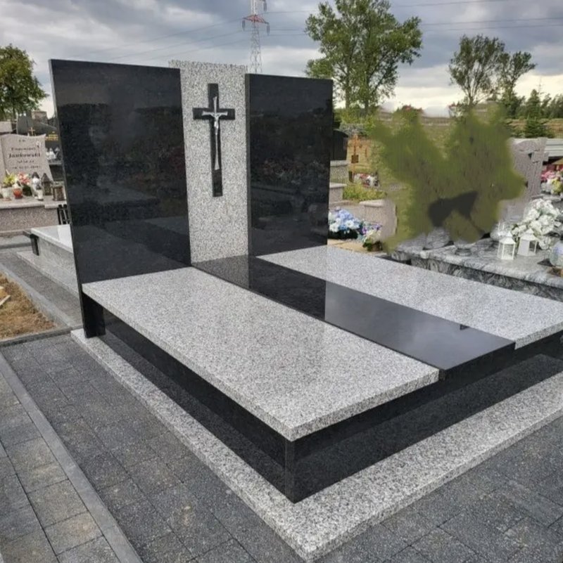 Памʼятник у європейському стилі