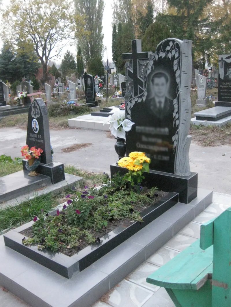 Одинарний памʼятник з граніту — модель №113