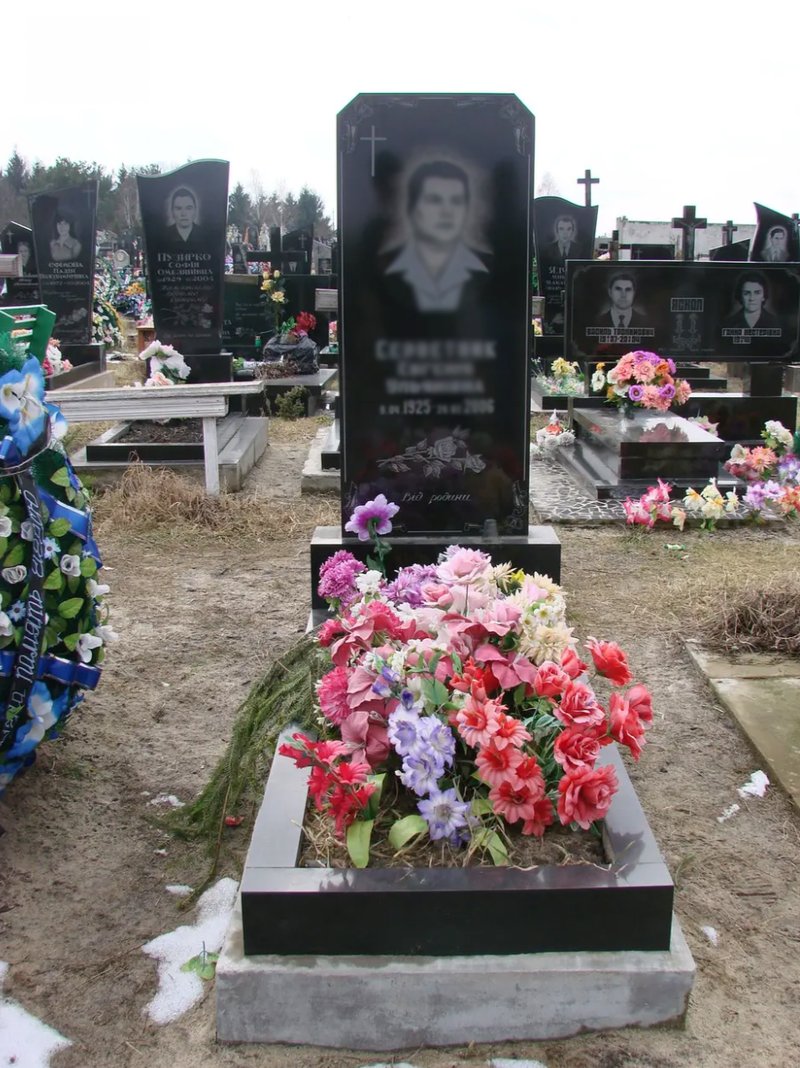 Одинарний памʼятник з граніту — модель №116