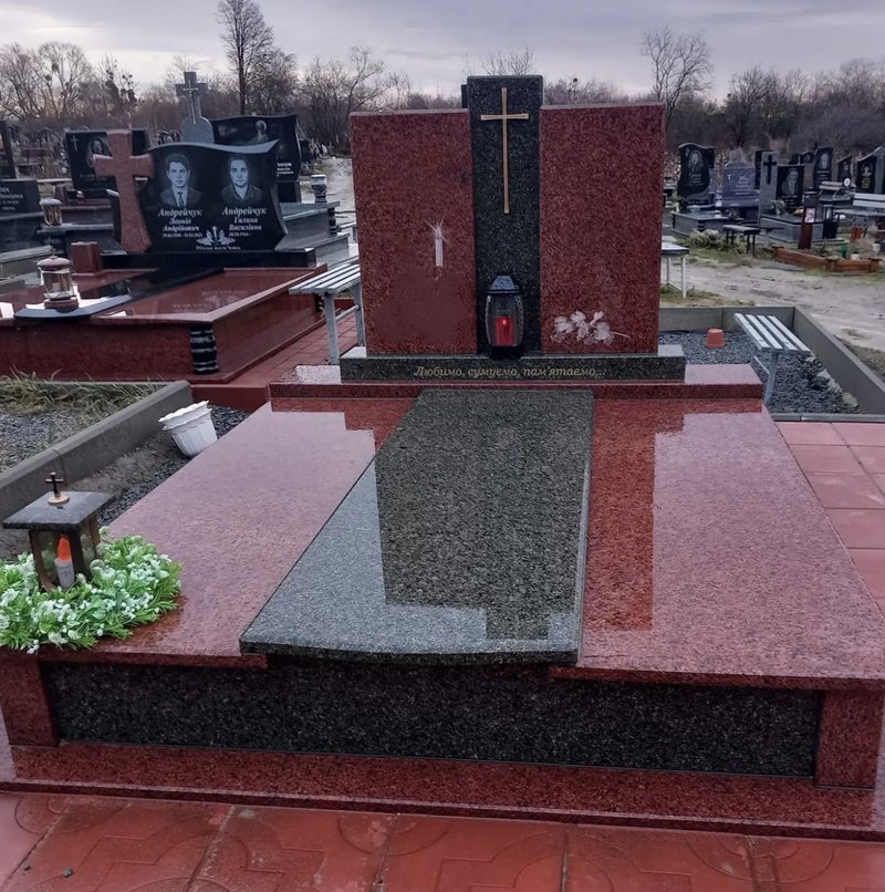 Подвійний памʼятник #pd112