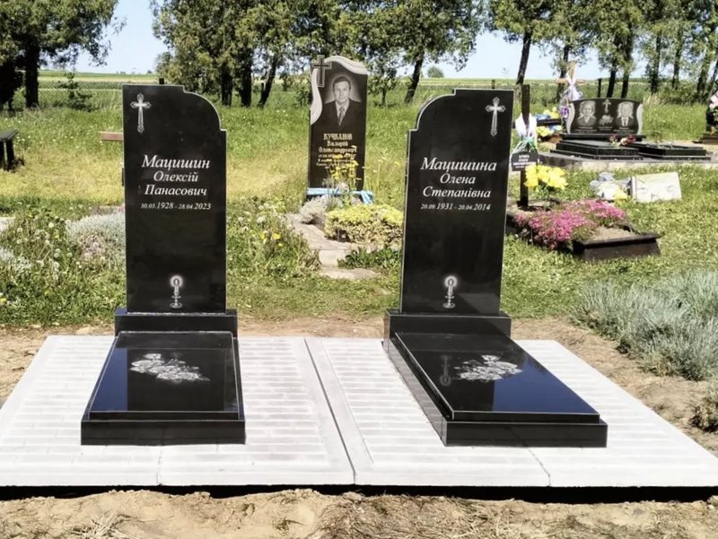 Подвійний памʼятник #pd130